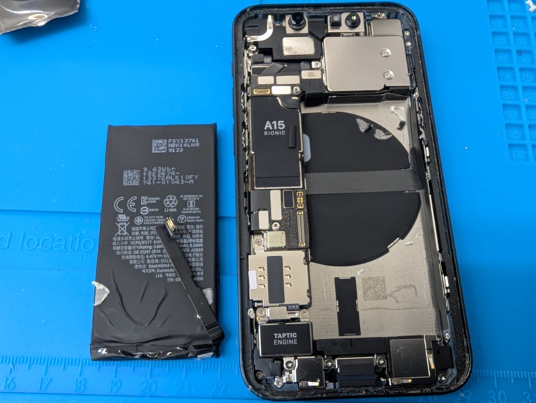 iPhone 13 mini（アイフォンサーティーンミニ）のバッテリー交換修理ならスマホ修理工房アル・プラザ小杉店へ